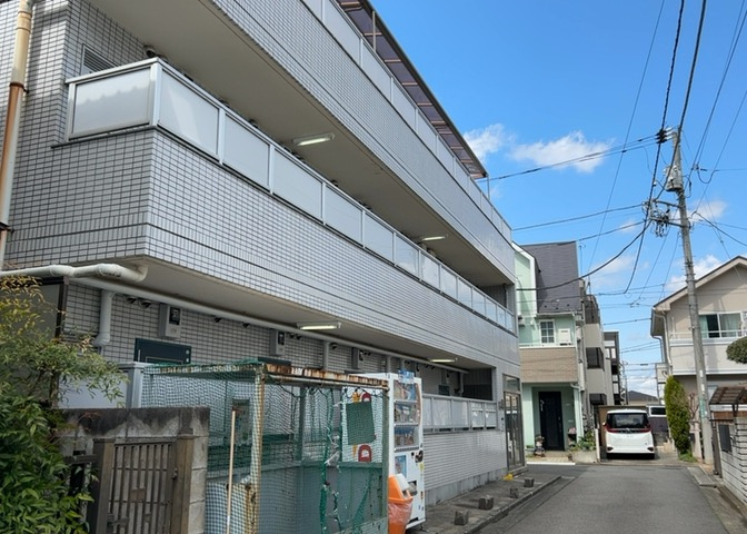 眺望の良さを楽しめるダイニングキッチンで家族団らんの時間を過ごしてはいかがでしょうか。バルコニーから見える景色を家族で眺める時間は、時間が経つのを忘れてしまいそうですね。是非、現地を見に行きましょう！