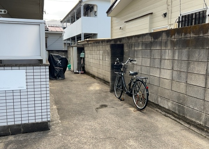 マンションの駐輪場は、事前に空きがあるか確認を取ると安心です。せっかく入居したのに駐輪スペースがない！なんてことになったら大変ですよね。そこで、内見時や購入前にはまず事前に確認しておくと良いでしょう。