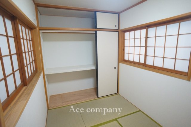 【1階：和室4.5帖】畳表替え、障子・襖張替え済み☆押し入れ完備です♪
