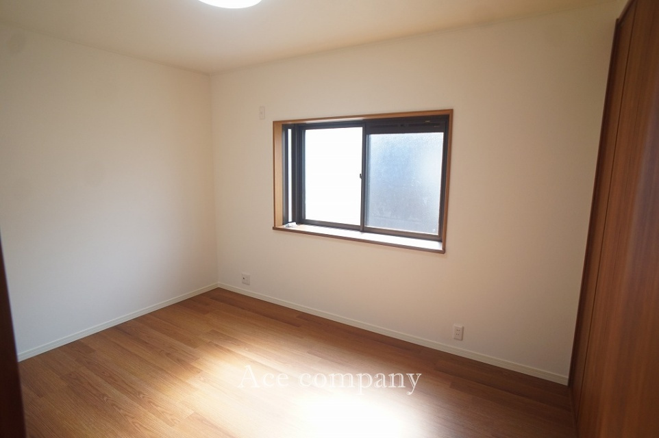 【3階：洋室6帖】出窓付きのお部屋です☆