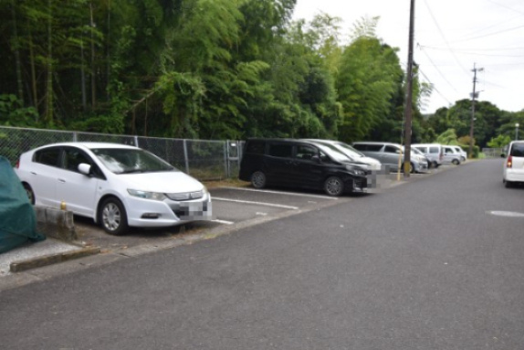 道路向かい駐車場（1台確保・月4950円）