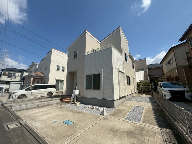 全居室に収納がある4LDK・WIC・納戸！キッチン・洗面・浴室がワンフロアにまとまり、家事がスムーズにこなせる間取りです。駐車スペース2台可(車種による)！