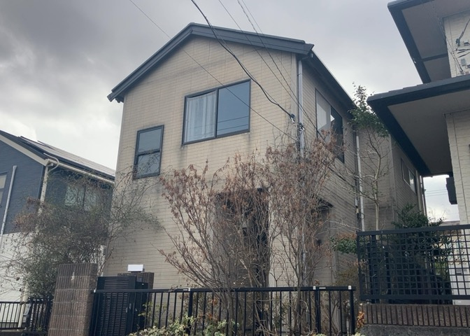 木造住宅とは土台、壁、柱など建築物の強度を支える構造体の材に木が使用されている構造を指します。構造体は建物の自重を支えるだけではなく風圧や水圧、積裁荷重などあらゆる衝撃に耐えるための基礎です。