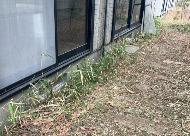 床下換気口は、床下に湿気がこもることを防ぎ、効果的に換気を行うために設置されています。床下換気口が設置されていない建物は、基礎パッキング工法などにより換気を行なっています。詳細は現地でご確認ください。