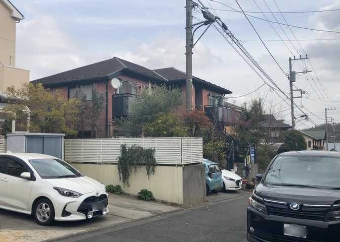 土地の地勢が高台の場合、景色を綺麗にみることができ、景色にこだわってお家探ししている方におすすめです！また平坦地よりも風通しがいいというメリットがあります。デメリットもあるので是非現地でご確認下さい。