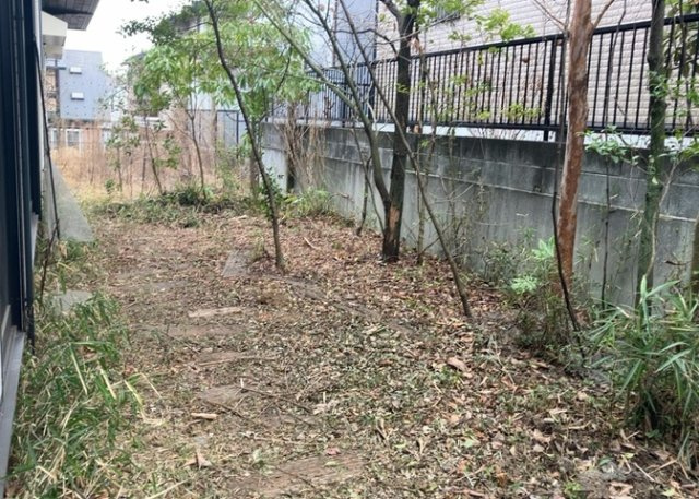 庭があることでガーデニングや家庭菜園はもちろん、こどもの遊び場やペットを放して遊ぶことができます。また、家の周囲に余裕があるということです。隣地との間があれば、十分な日当たりと、風通しが確保できます。