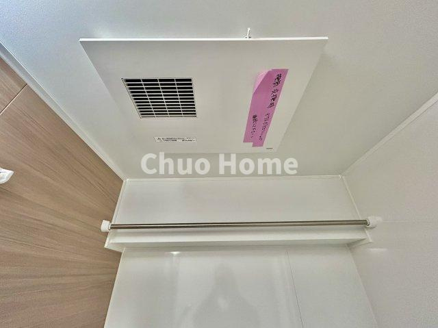 【浴室乾燥機】暖房・冷風・換気・乾燥が可能です。毎日を快適に過ごせるうれしい機能が揃っています。雨の日の洗濯物も安心です。