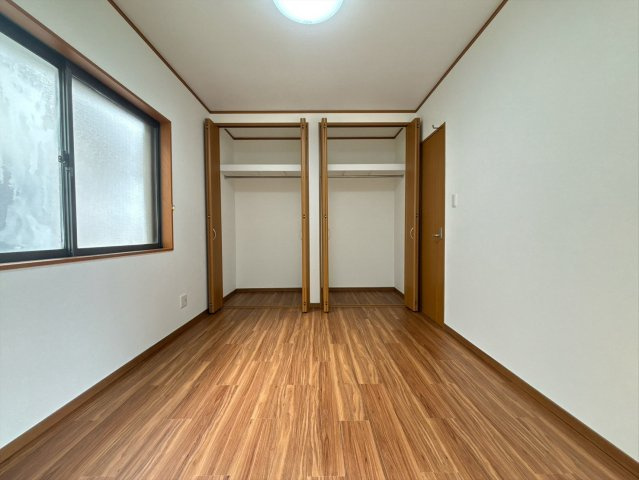 お子様にとっての初めての「自分だけの部屋」ベットや勉強机も楽に置けます♪