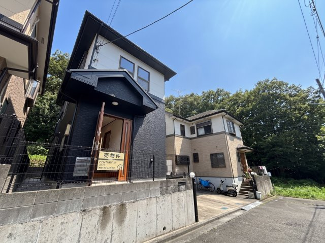 「まずは話だけ聞いてみたい」という方も大歓迎です。物件のこと、資金計画のこと、住み替えのことまで、気になることは何でもお気軽にご相談ください。
