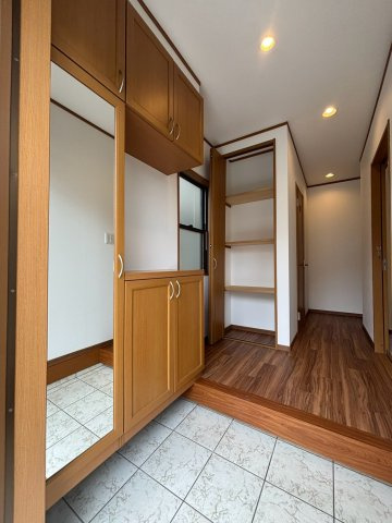 玄関収納付きで履物もすっきり。いつでも気持ちよく迎えられる住まいです。