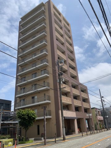 洗練された佇まいと重厚感が魅力。11階角部屋からの眺望も自慢です