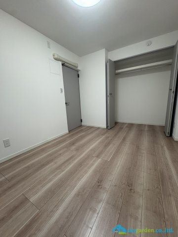ゆったりした洋室です