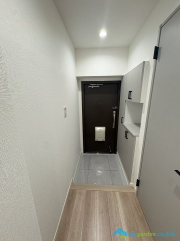 収納もある玄関です