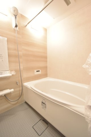 最新のユニットバスに取り替えています♪お掃除ラクラク設計です！水栓は節水機能付き・浴槽はお湯が冷めにくい仕様です♪