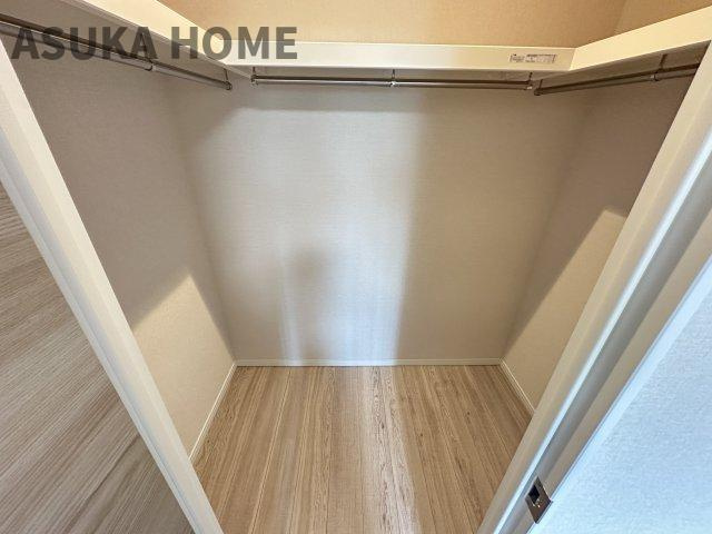 衣類や箱物や思い出の品もたっぷり収納できるのでお子様の成長に合わせた収納ができそうですね