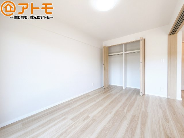 収納スペースもしっかり確保したお部屋は、収納家具の数も減らせるのでお部屋を広く使えます！