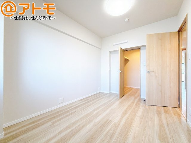 壁と床がシンプルな色合いだからこそ自分だけの空間を作れます♪お部屋作りのイメージは順調でしょうか♪