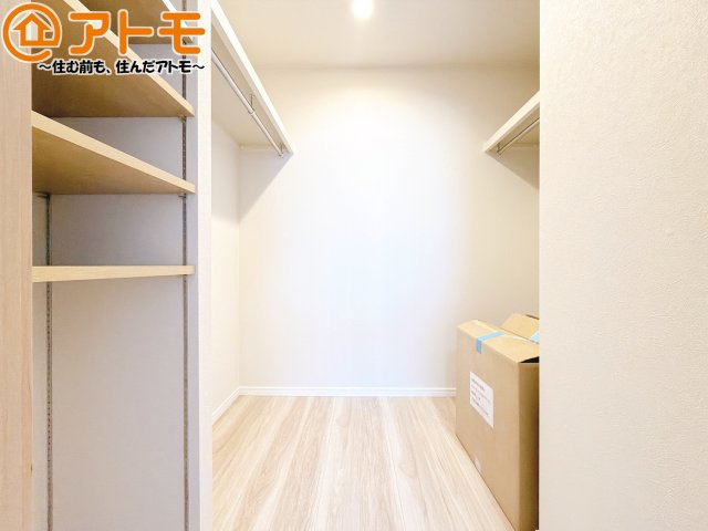 収納家具を減らせる容量の大きなクローゼット♪