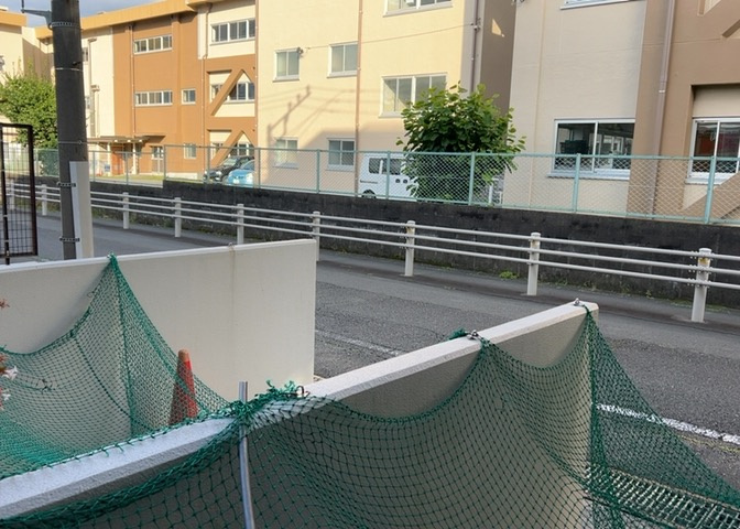 共有部分は、住民なら誰もが使える設備のこと。例えば駐車場やエレベーター、インターネット設備、セキュリティ設備などがあります。他にも、マンションの廊下・外部階段やエントランス・ゴミ置き場などがあります。