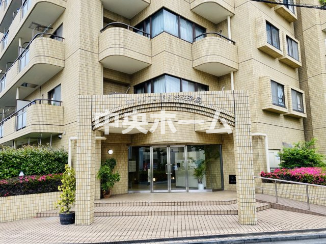 【エントランス】マンションのエントランスは、その物件の印象を決める、顔とも言える場所です。毎日通る場所ですからきれいなのが一番です。