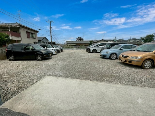 静かな街並みの中で、心やすらぐ新しい生活を。閑静な住宅街が、あなたの暮らしを優しく包み込みます