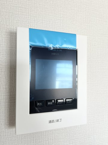 モニター付きインターホン新規交換済み。来訪者を確認でき、防犯面にも配慮されています。