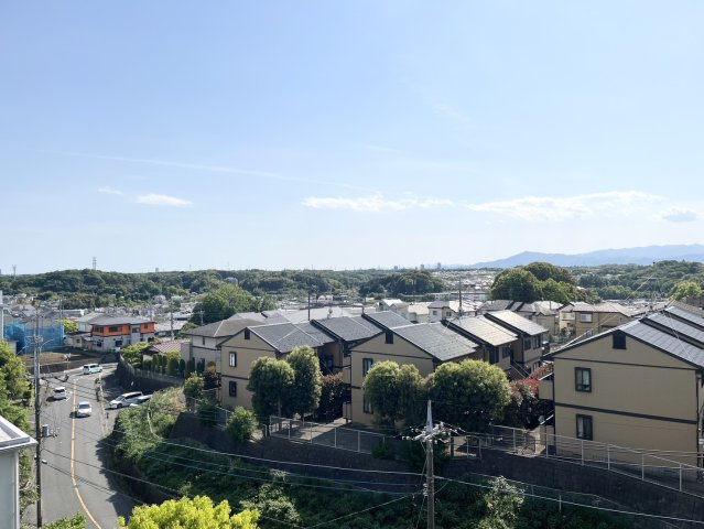 前面に高い建物が少なく、陽当たり・通風ともに良好な住環境です。