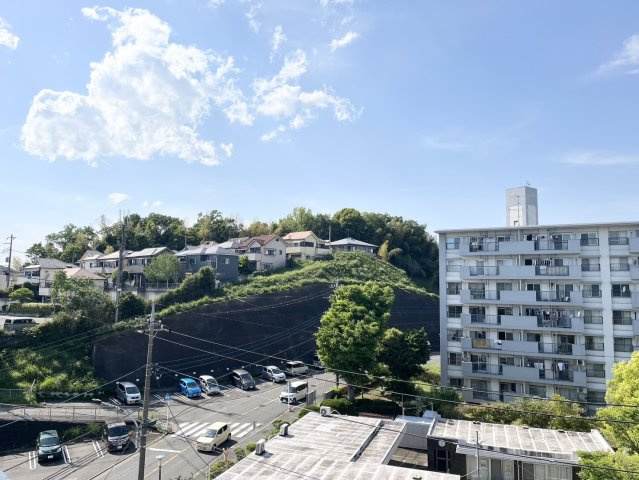 晴れた日には気持ちの良い景色が広がります。毎日の暮らしにゆとりを与えてくれる眺望です。