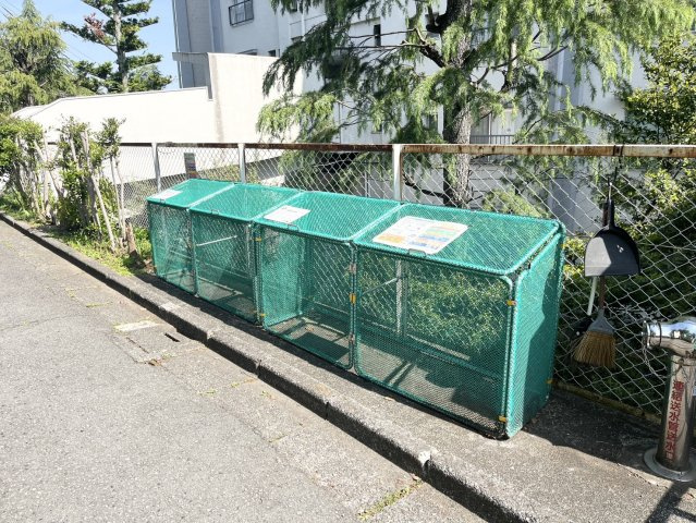 敷地内にゴミ置き場を設置。日々のゴミ出しもしやすく、暮らしをサポートします。