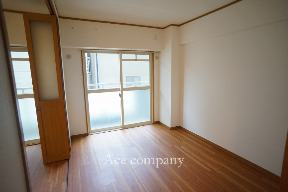 【洋室6帖】バルコニーに面したお部屋です☆