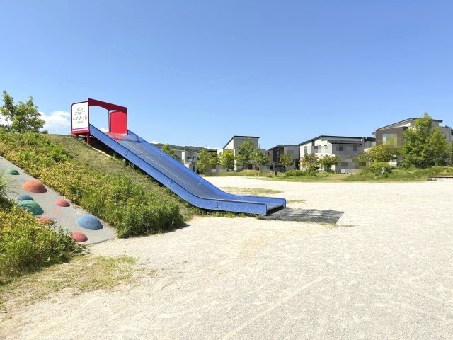分譲地内の公園が身近にあり、自然を感じながら暮らせる住環境です。　※掲載写真は一部画像加工を含みます。