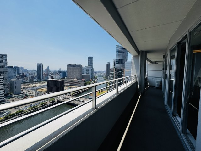 【バルコニー】使い勝手のいい南向きのバルコニーです☆