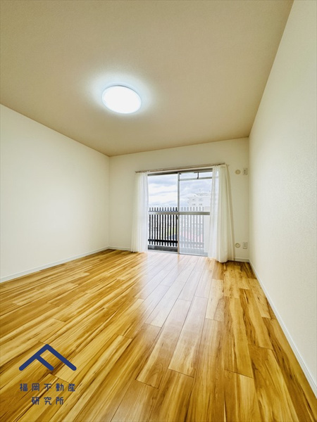 スカイタウン寺塚25号棟の洋室