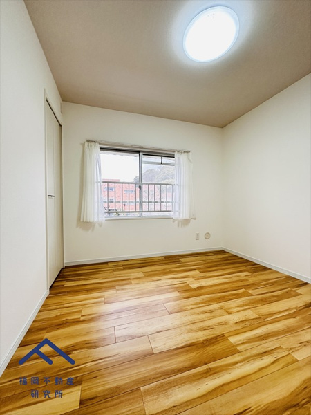 スカイタウン寺塚25号棟の洋室