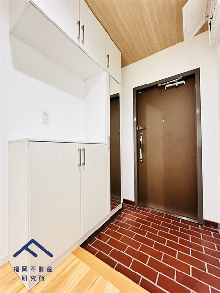 スカイタウン寺塚25号棟の玄関