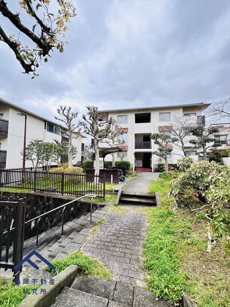 スカイタウン寺塚25号棟の外観