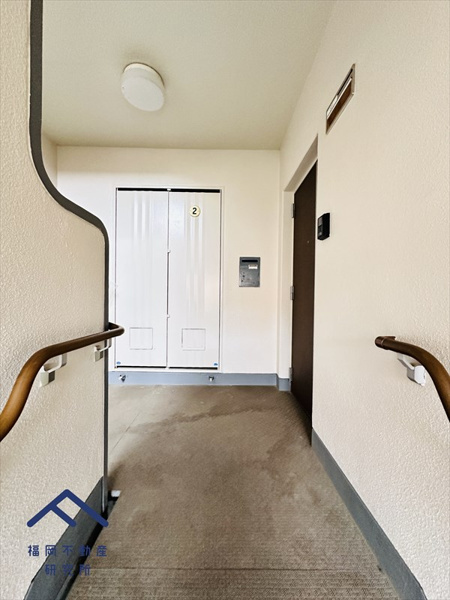 スカイタウン寺塚25号棟の玄関