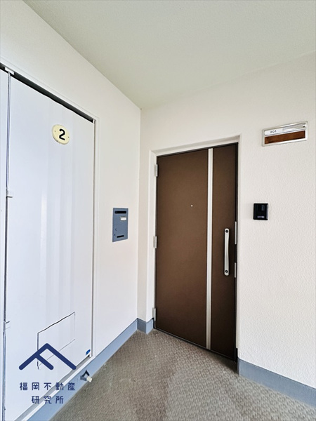 スカイタウン寺塚25号棟の玄関