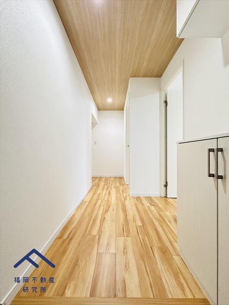 スカイタウン寺塚25号棟の玄関