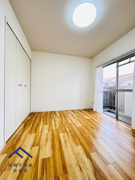 スカイタウン寺塚25号棟の洋室