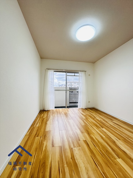 スカイタウン寺塚25号棟の洋室