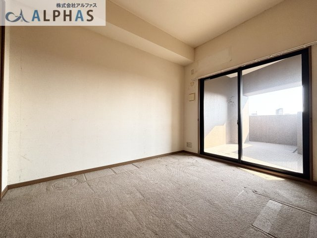 ◆南西側洋室にはたっぷりの採光が入り、お部屋の雰囲気を明るくしてくれます♪