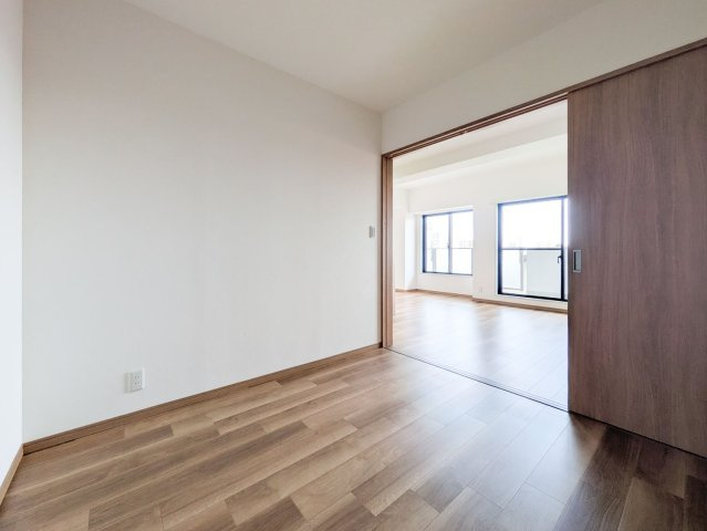 個人の部屋や寝室として使える洋室です