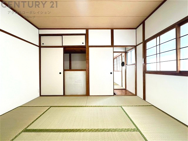 リラックスできるプライベート空間で、快適な睡眠をサポート。個人の好みに合わせたインテリアや寝具で心地良さを追求。プライベートな時間を過ごし、リフレッシュする場所におすすめです。