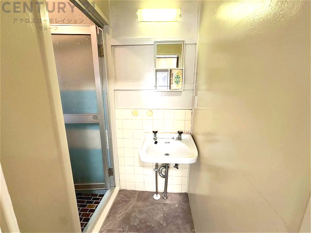 衣服の収納や脱ぎ着や整理整頓がしやすく、湿った衣類を乾燥させるスペースがありカビや臭いの発生を防ぎます。床の汚れを他の部屋に持ち込まず清潔を保つことができます。また快適な入浴環境の整備にも役立ちます。