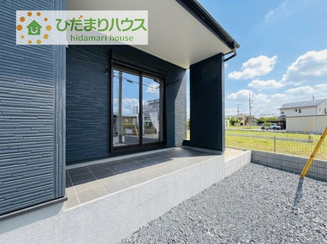 周辺には高い建物がないため、お庭には太陽の光が降り注ぎます♪
