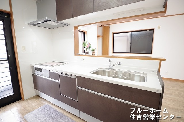 3口IH・食洗機等、設備充実のシステムキッチンです！