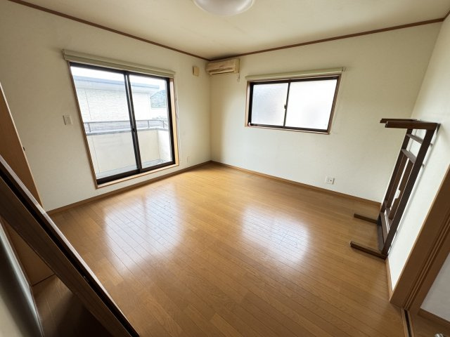 明るい洋室です