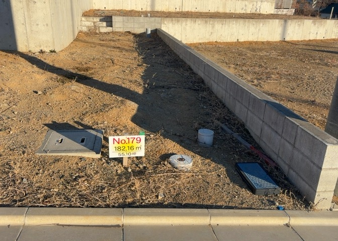 物件の詳細については、現地を見てわかること以外に、役所や法務局などで調べないとわからないことがあります。そのため、現地に行く場合は、もしこの物件を買ったらどのような生活ができるかをイメージしましょう。