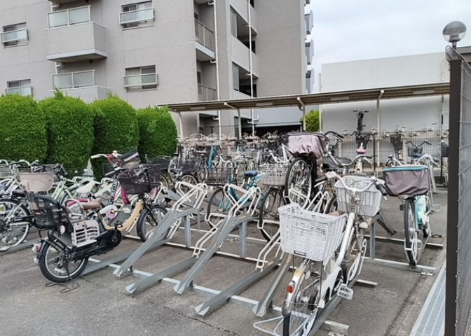 マンションの駐輪場は、事前に空きがあるか確認を取ると安心です。せっかく入居したのに駐輪スペースがない！なんてことになったら大変ですよね。そこで、内見時や購入前にはまず事前に確認しておくと良いでしょう。